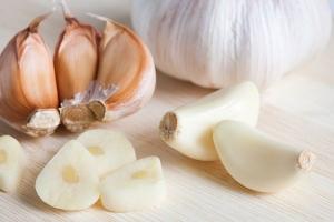 Tác dụng phụ nguy hiểm của tỏi với sức khỏe khi dùng sai cách