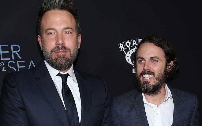 Ben Affleck (bên trái) và Casey Affleck (bên phải)