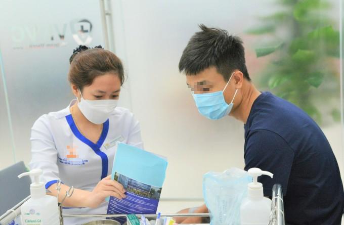Ai nên được tiêm vắc xin Gardasil 9, đặc biệt là nam giới có cần không?