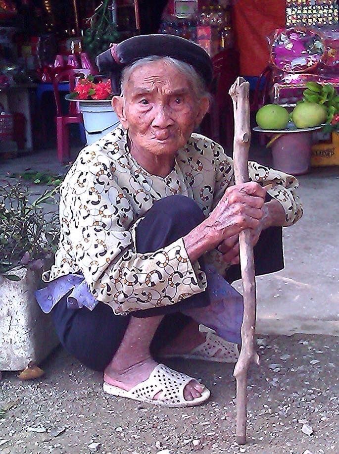 Dàn ý tả bà (bài số 2)