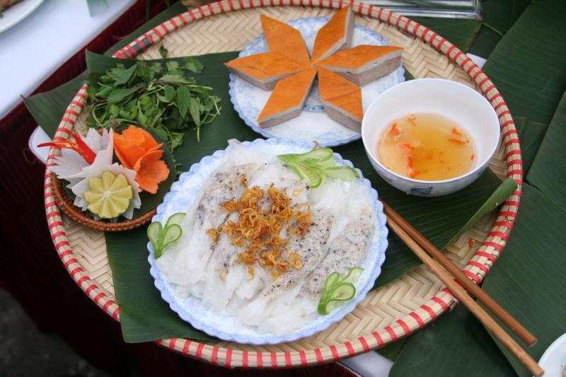 Bánh cuốn chả quế