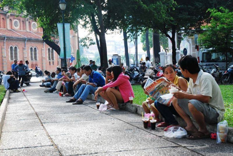 Nơi đây luôn đông đúc các bạn trẻ tụ tập.