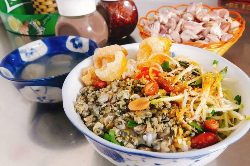 Cơm hến, bún hến Lành