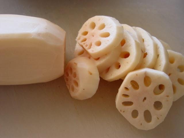 Chè củ sen với đường phèn