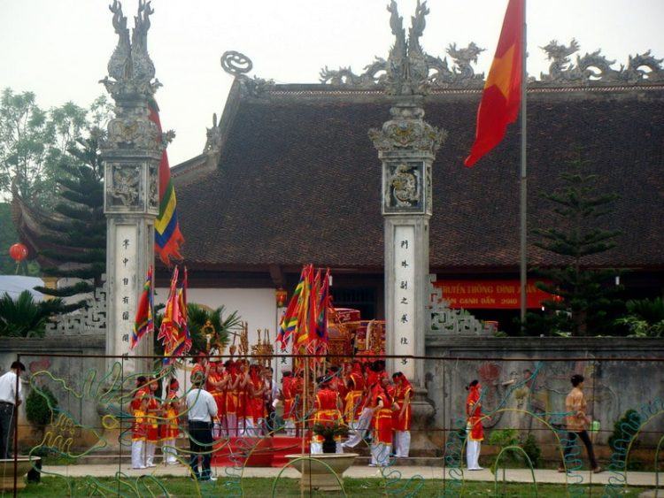 Đình Đá Tiên Phong
