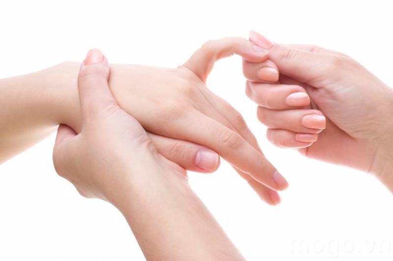Vaseline có tác dụng dưỡng móng