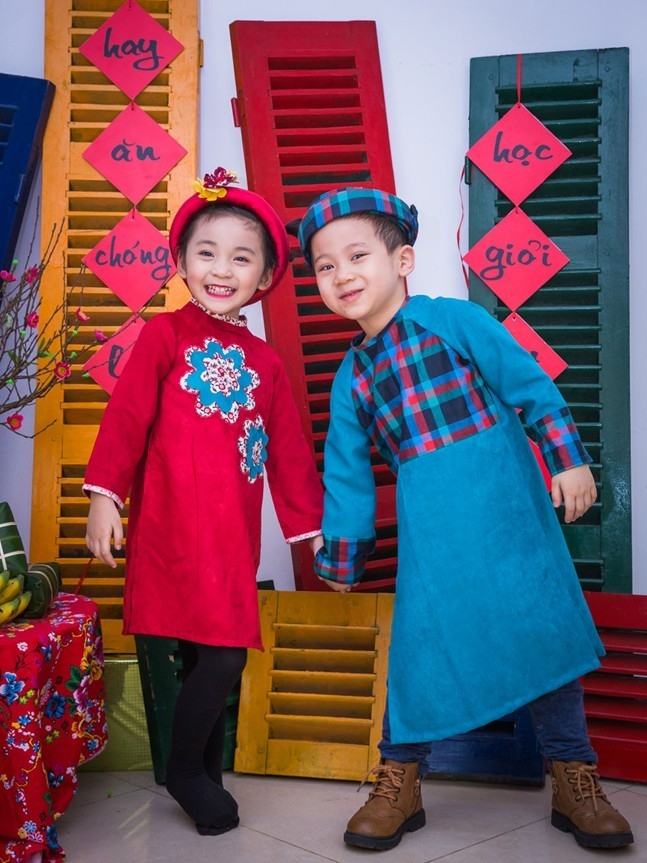 Ngoài những mẫu áo có sẵn, bạn có thể đặt áo vẽ tay cho bé, vừa dễ thương vừa độc lạ