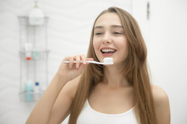 Vaseline làm trắng bóng răng