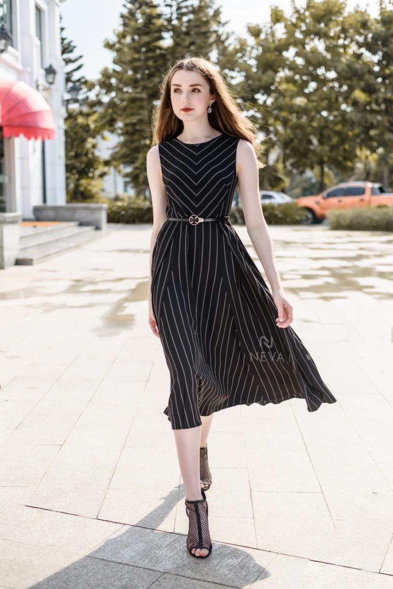 Monochrome giúp các cô gái trông hiện đại