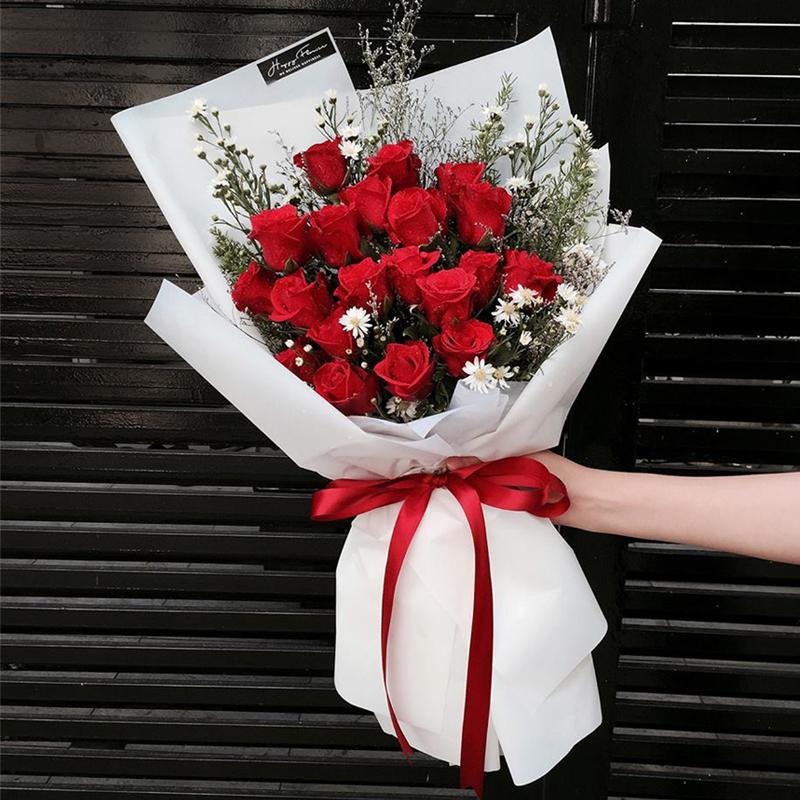 Bất cứ người phụ nữ nào đều hạnh phúc khi nhận được hoa vào ngày 08/03