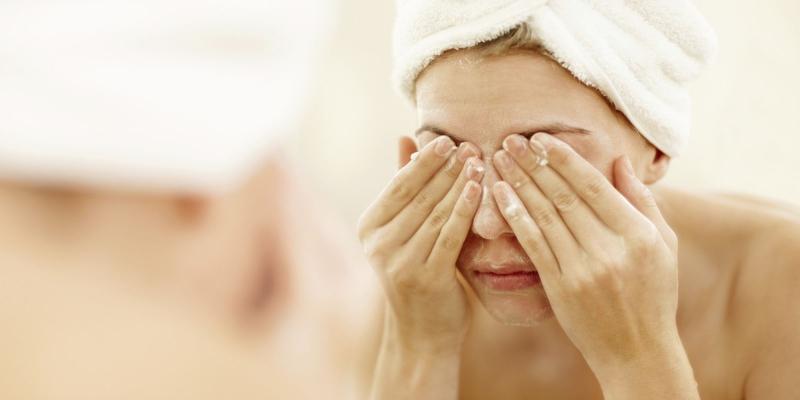Vaseline có tác dụng như sữa rửa mặt