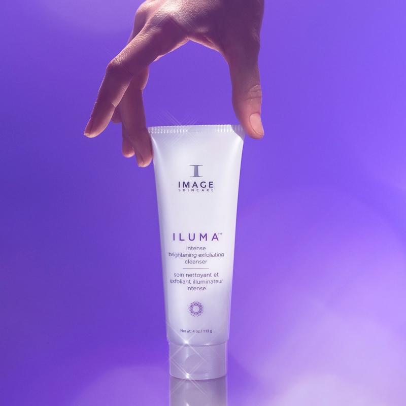 Sữa rửa mặt tẩy tế bào chết làm sáng da Image Skincare Iluma Intense Brightening Exfoliating Cleanser