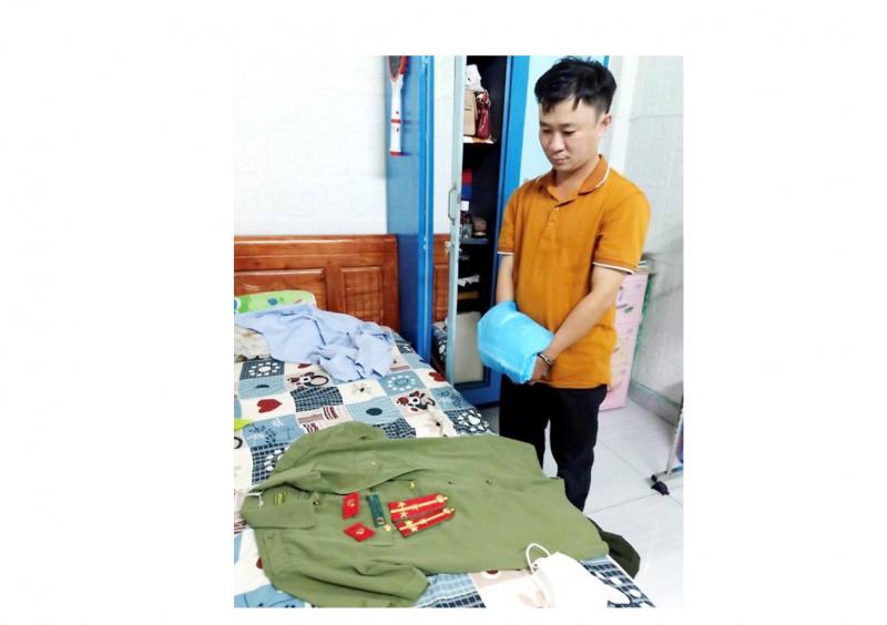 Cơ quan điều tra khám xét nơi ở của Tuấn (Ảnh: Soha)