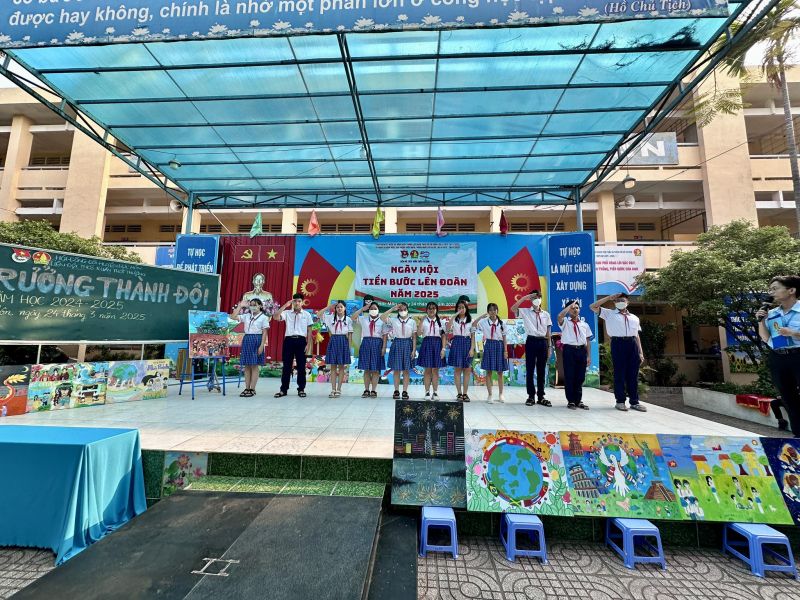 Trường THCS Xuân Thới Thượng
