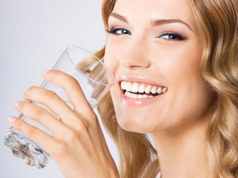Uống đủ 2 lít nước mỗi ngày